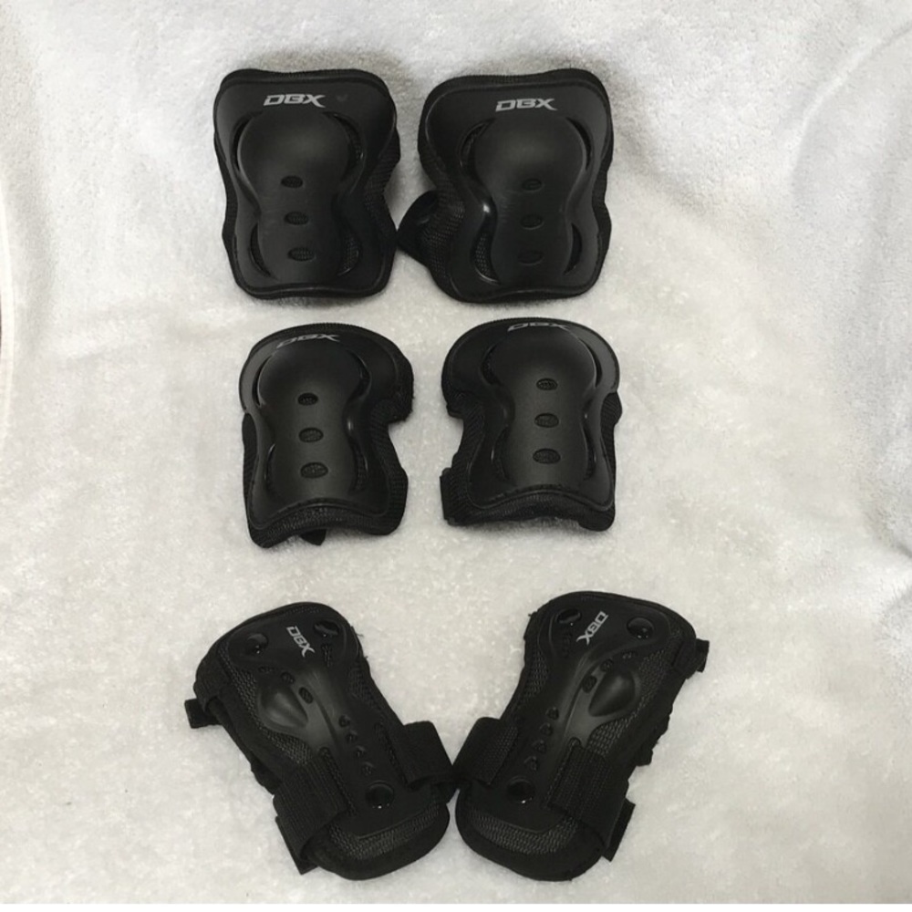 DBX Youth Inline Skating set for elbows knees wrists black Size Medium One Size
